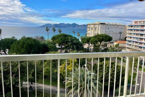 Cannes Sea View - Tap to explore photos