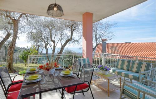 Beautiful Apartment In San Bartolomeo Di Leiv With House Sea View