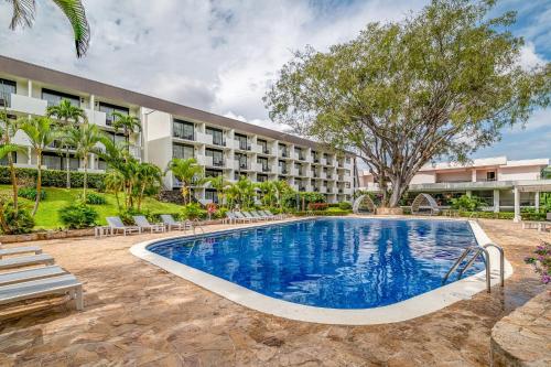 Swimming pool, Holiday Inn San Jose La Sabana in Uruca