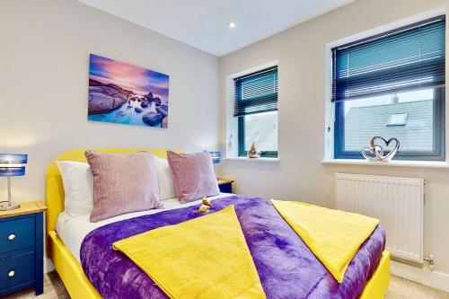 B&B Chatham - Chatham Serviced Apartments by Hosty Lets - Bed and Breakfast Chatham