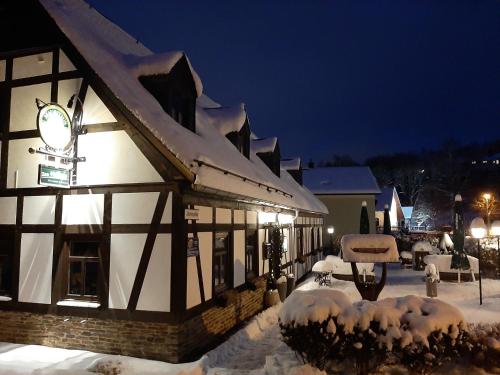 Wirtschaft & Pension Zum Huthaus - main image