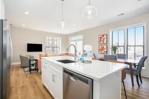Downtown Holland Condo with Views and Balconies - image 11