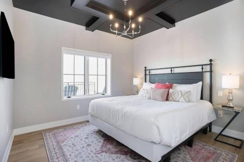 Downtown Holland Condo with Views and Balconies - image 9