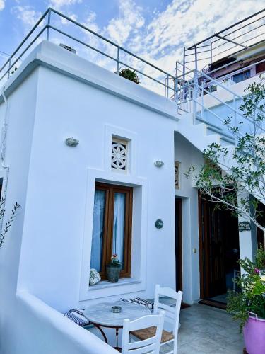 Pallada Apartments in Tinos
