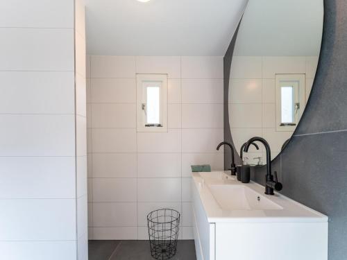 Bathroom, Cozy holiday home in Soesterberg near the golf club in Soesterberg