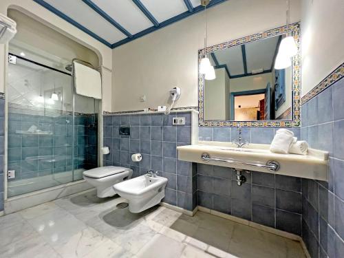 Double or Twin Room image 7
