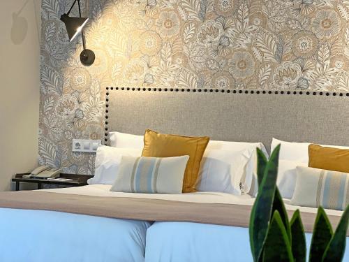 Double or Twin Room image 5