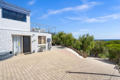 Oceanview Manor by Peppy Beach Retreats - Two Houses in One with Panoramic Views, Capel (foto 10)