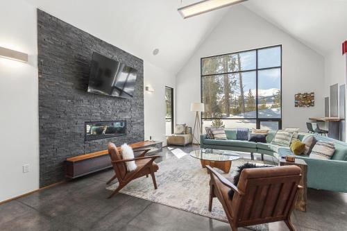 Modern Alpine Escape in Baldy Mountain