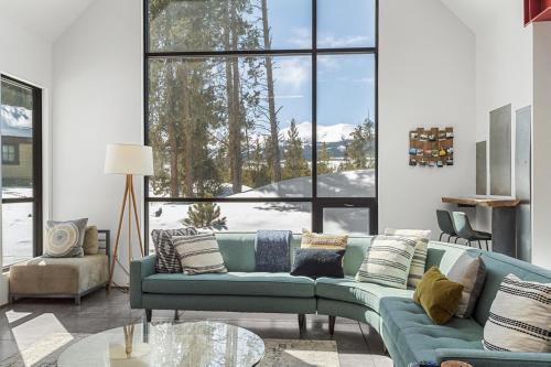 Modern Alpine Escape in Baldy Mountain