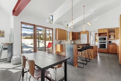 Modern Alpine Escape in Baldy Mountain