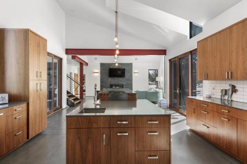 Modern Alpine Escape in Baldy Mountain