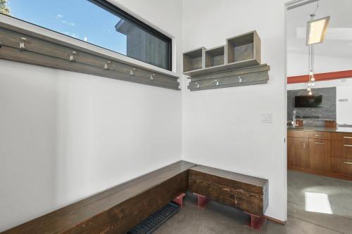 Modern Alpine Escape - image 4