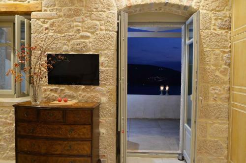 Akrolithi Boutique Hotel & Suites - image 12