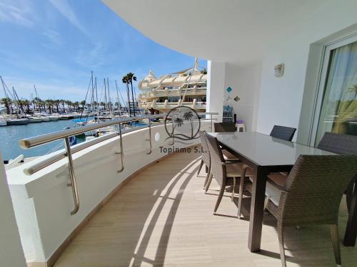 Cozy corner 2 bedroom apartment on new Island complex in marina harbour