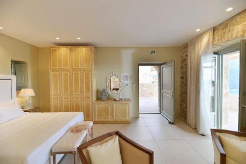 Akrolithi Boutique Hotel & Suites - image 2