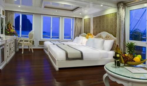 1 queen bed, 1 twin bed