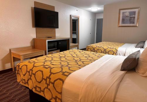 Queen Room with Two Queen Beds - Non-Smoking