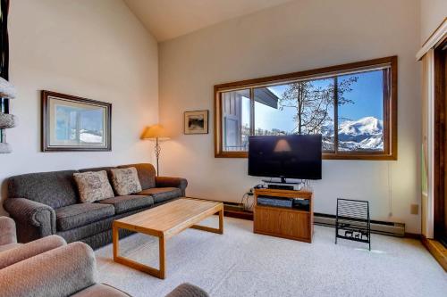 2 Br Buttes Condo- Breathtaking Views Of Mountain Range Condo - Gothic, CO