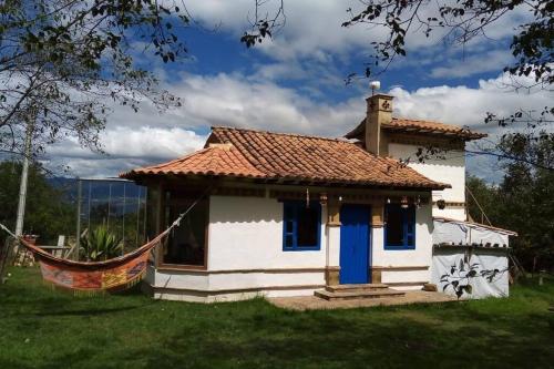 Casa de Campo-Chimenea-Casita en el árbol- WiFi :)