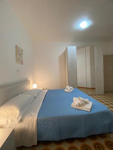 2 bedrooms, 5 beds