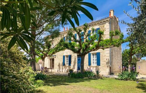 Beautiful Home In Rognonas With Kitchen