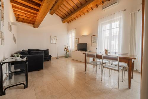  Cozy flat with big balcony few steps from Arena in Verona