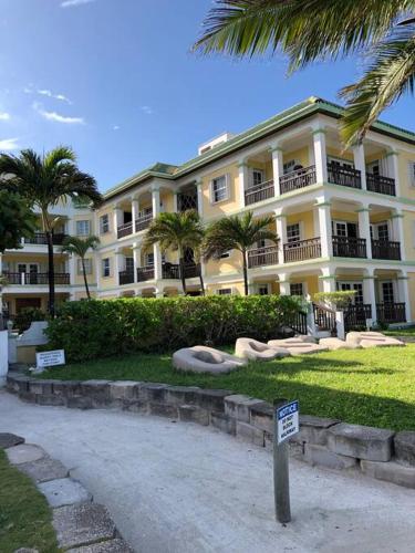 Ground floor 2 bedroom beach front Condo