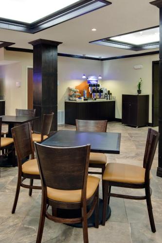 Holiday Inn Express Hotel & Suites Albuquerque Airport