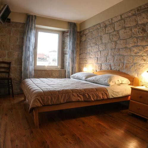 Rooms Tudor in Trogir