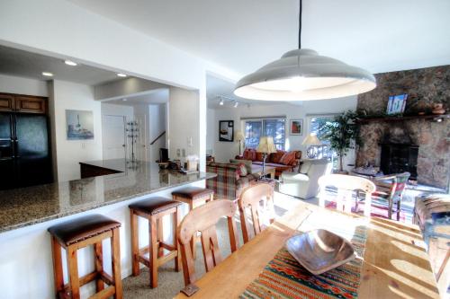 K1 Gore Creek Meadows Townhouse - image 12