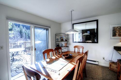 K1 Gore Creek Meadows Townhouse - image 11