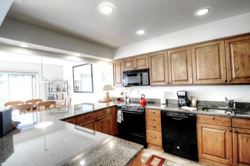 K1 Gore Creek Meadows Townhouse - image 10