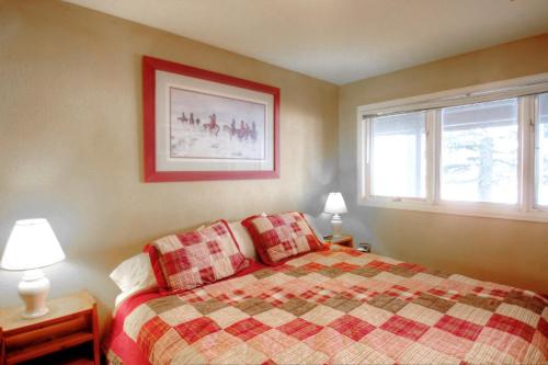 K1 Gore Creek Meadows Townhouse - image 2