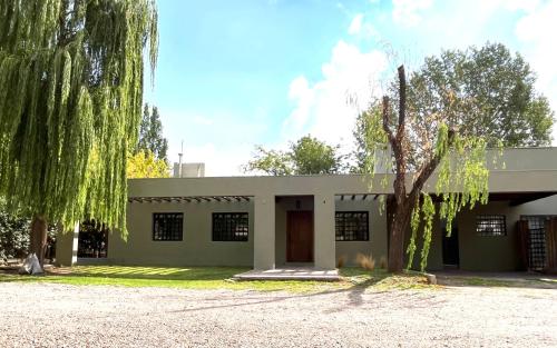 Casa en callejón privado en Chacras de Coria con bicicleta