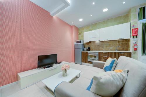 Deluxe Apartment image 2