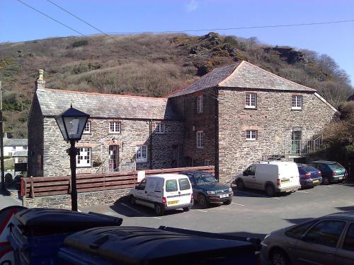 Sleeps 4