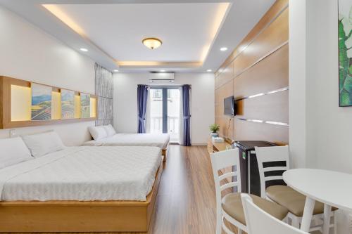Saigon Authentic Hostel - City Walk, Cooking Class, Food Tour, Breakfast, Gym, Rooftop in District 4