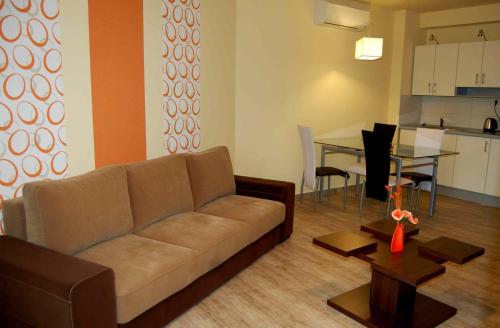 Adam Apartman