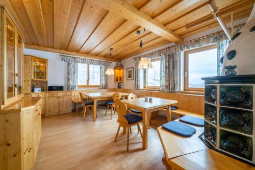Iekārtas, Heidi-Alm Lodge in Falkert