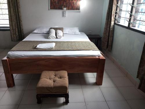1 king bed, 2 twin beds