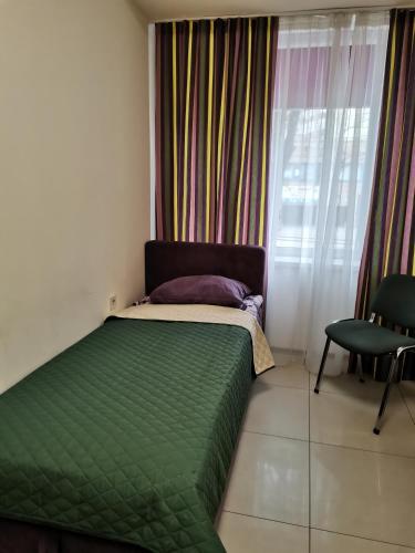 Single Room with Shared Shower and Toilet image 9