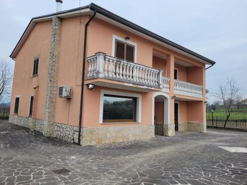 Immaculate 4-Bed House in Cassino Villa Aurora