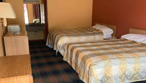 2 queen beds
