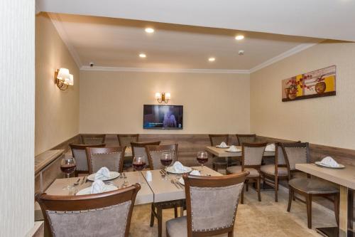 Alphonse Hotel - image 4