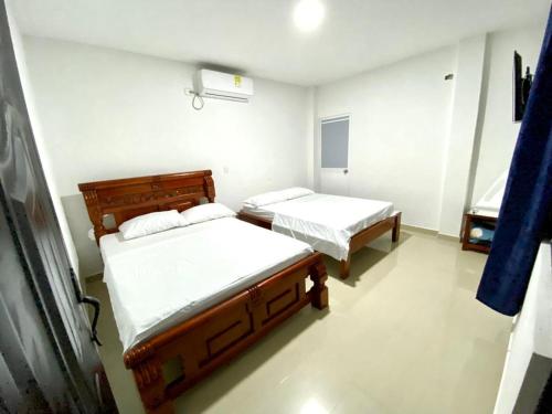 2 queen beds