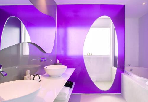 room detail thumbnail 2