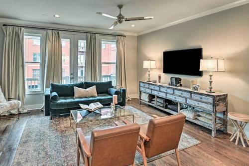 Chic Nashville Townhome Less Than 2 Miles to Music Row! in Nashville, USA