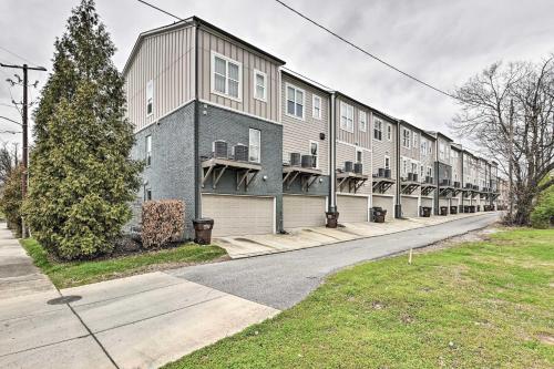 Chic Nashville Townhome Less Than 2 Miles to Music Row! in Nashville, USA