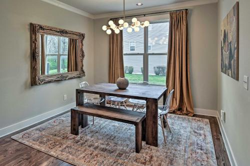 Chic Nashville Townhome Less Than 2 Miles to Music Row! in Nashville, USA